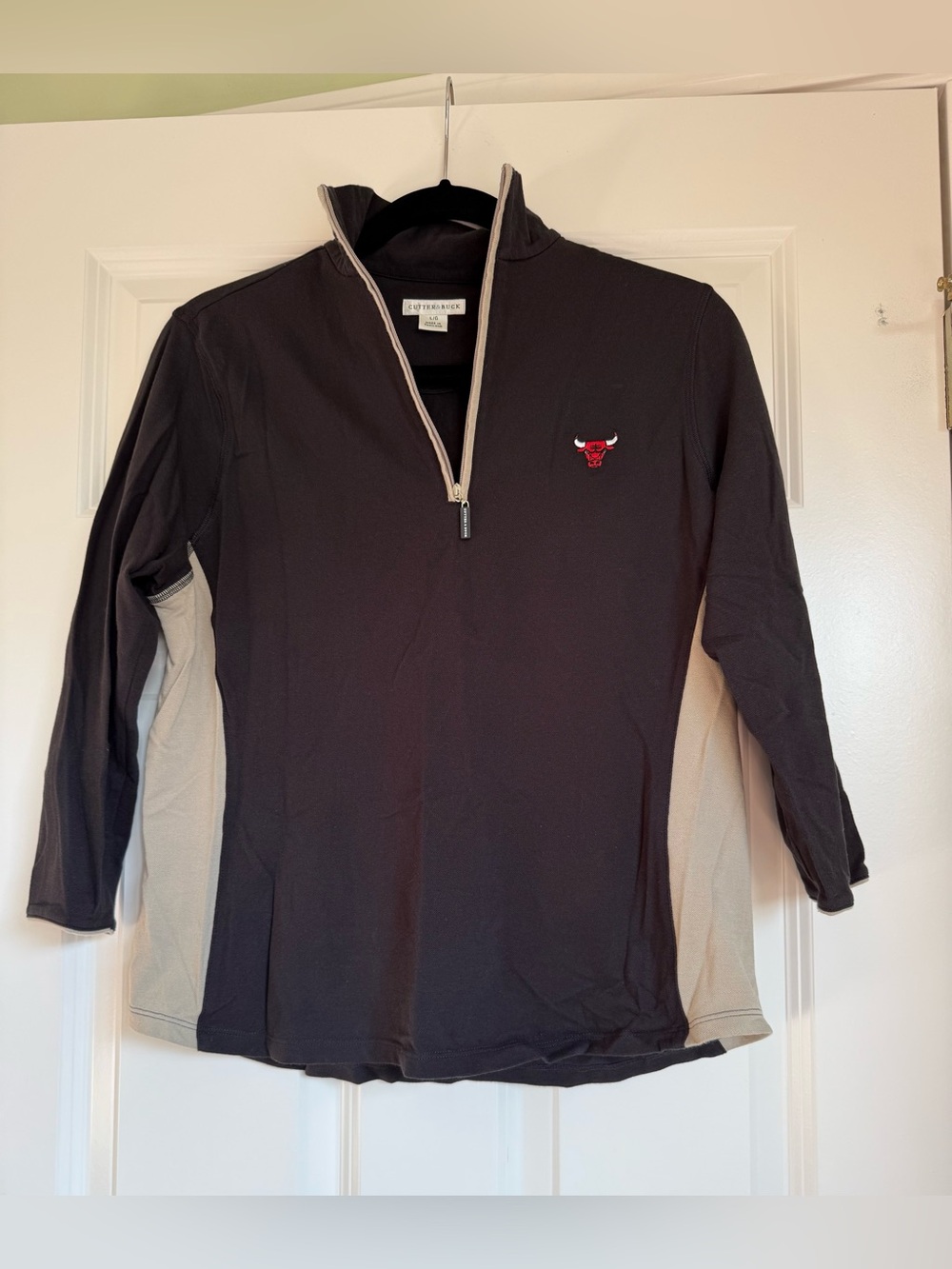 Cutter & Buck black & tan Chicago Bulls 3/4th Sleeve Zip Pullover